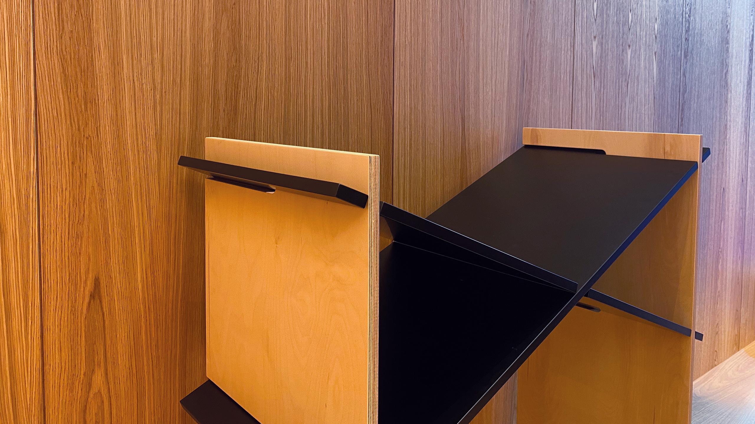 The X-Lectern ~ Studio Lialios Vazoura